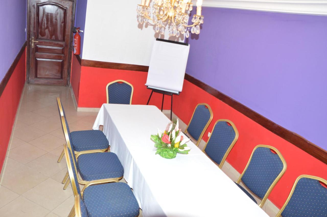 Hotel Vallee Des Princes Douala Kültér fotó