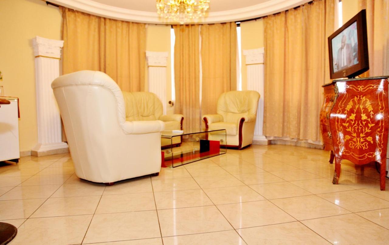 Hotel Vallee Des Princes Douala Kültér fotó