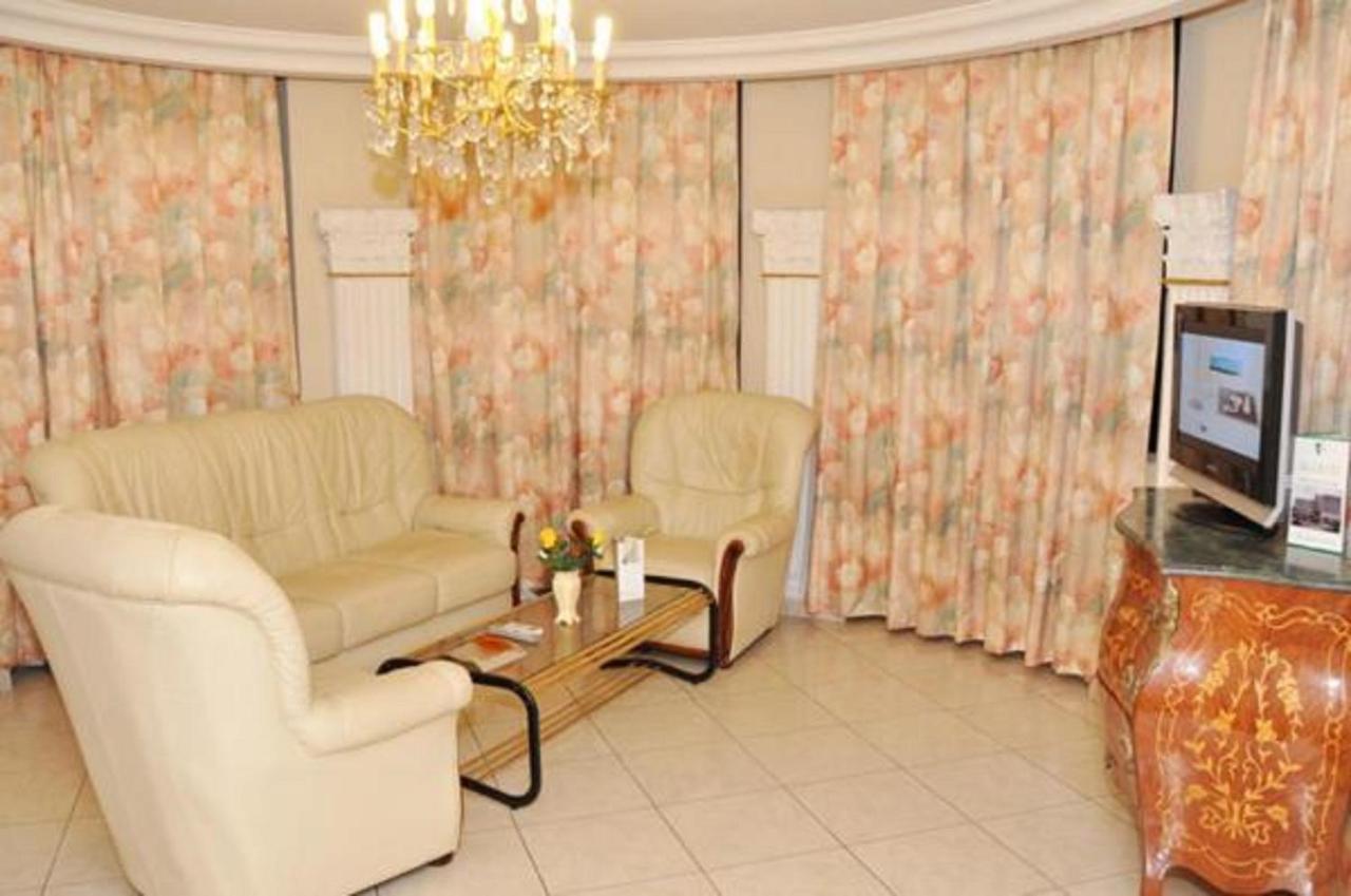 Hotel Vallee Des Princes Douala Kültér fotó