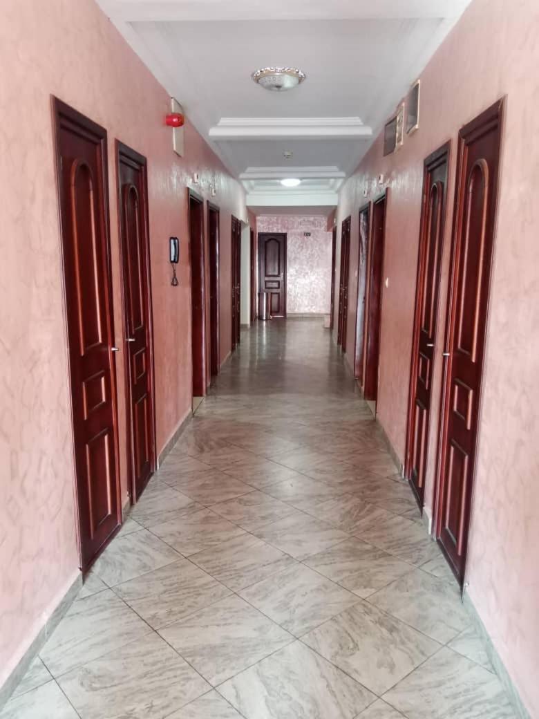 Hotel Vallee Des Princes Douala Kültér fotó