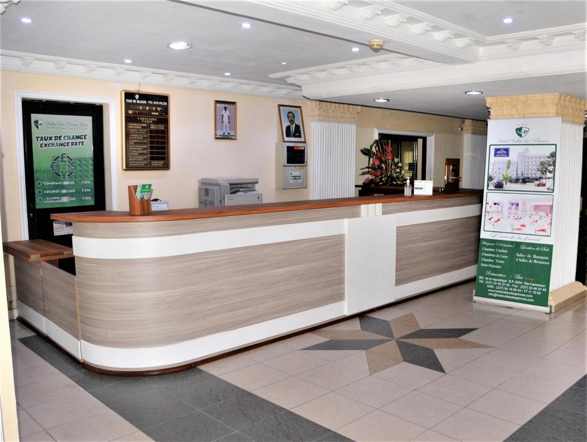 Hotel Vallee Des Princes Douala Kültér fotó