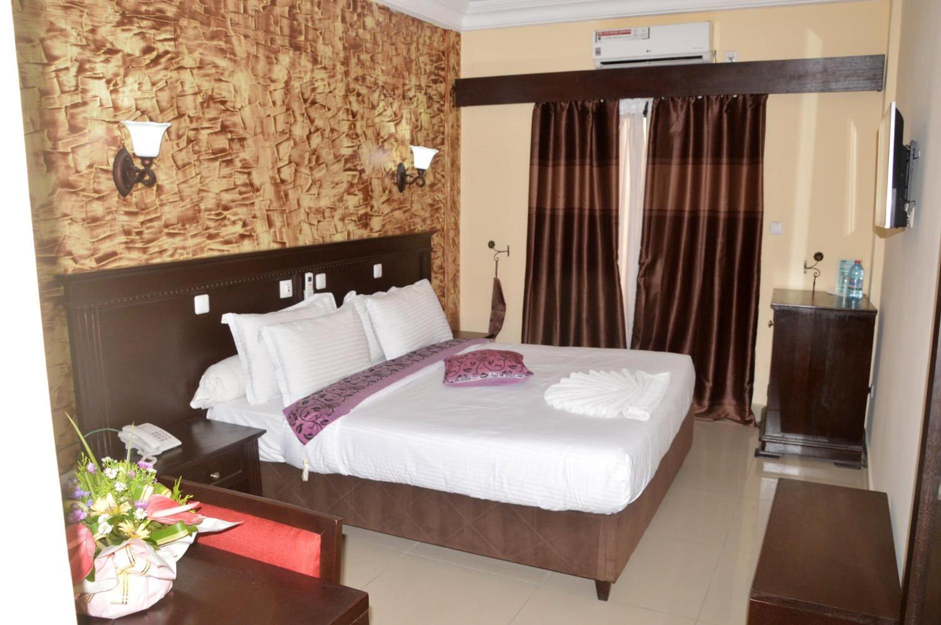Hotel Vallee Des Princes Douala Kültér fotó