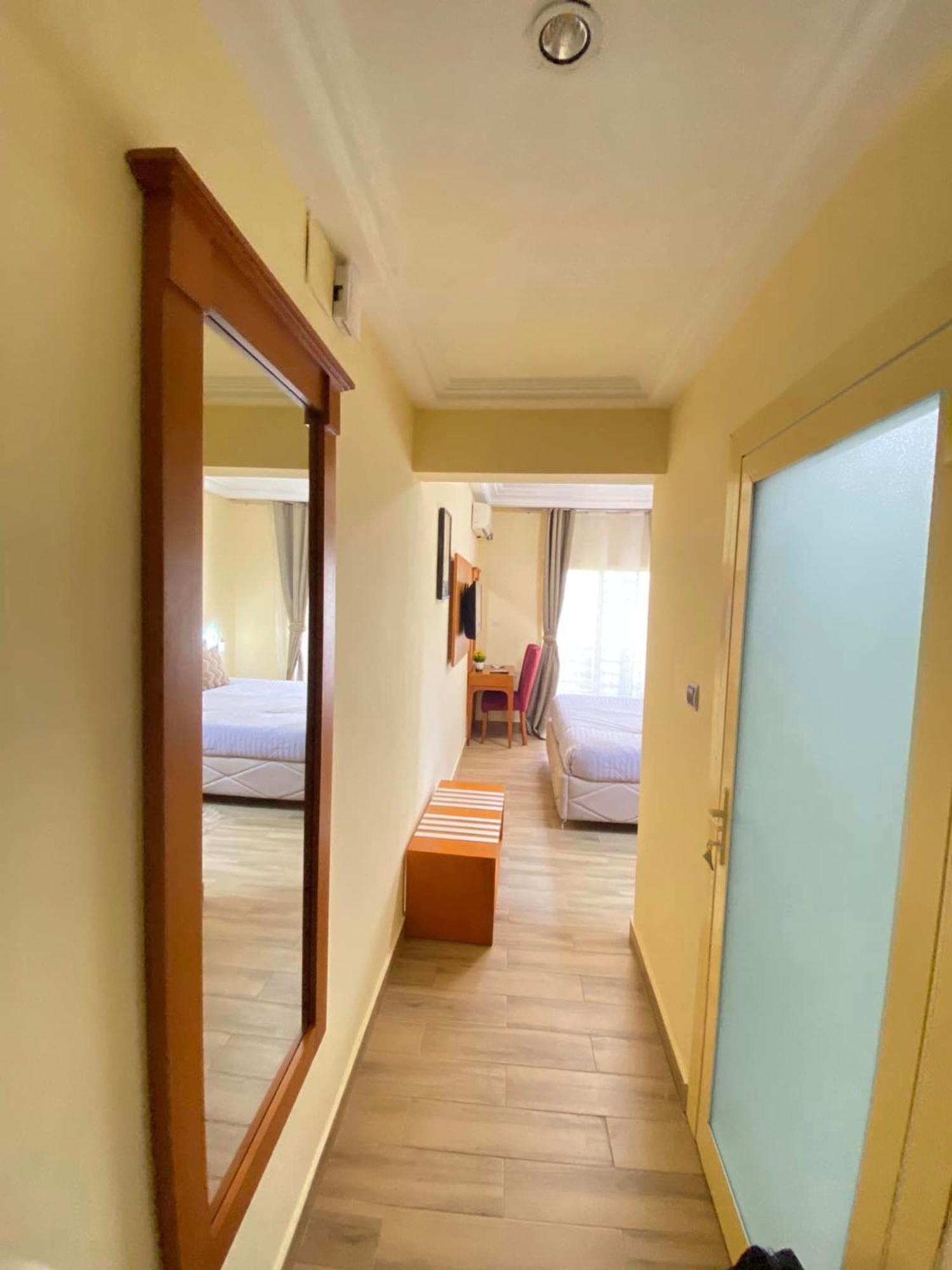Hotel Vallee Des Princes Douala Kültér fotó