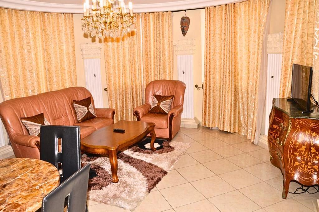 Hotel Vallee Des Princes Douala Kültér fotó